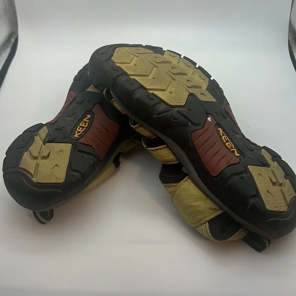 Keen sandals-Men size 8‎